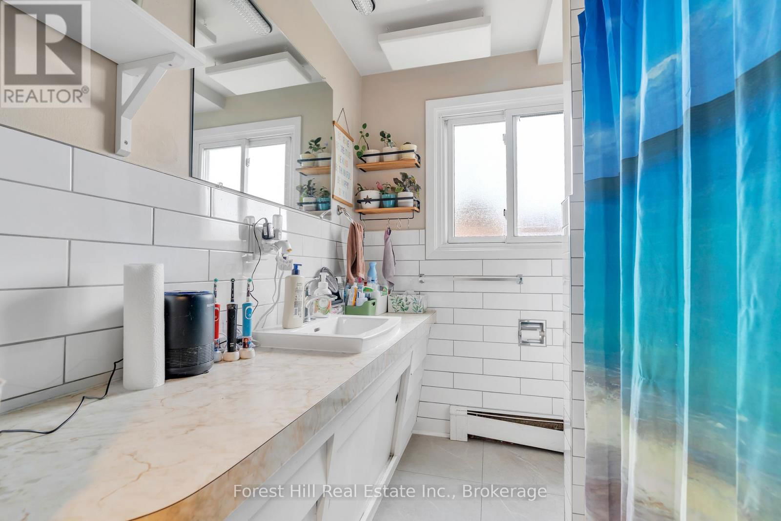 35 SHAFTSBURY DRIVE Image 9