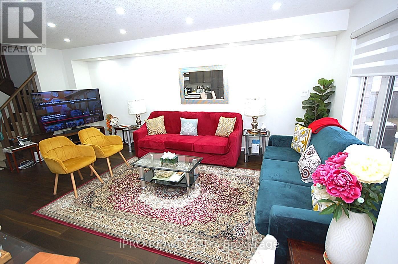 174 MACLACHLAN AVENUE Image 11