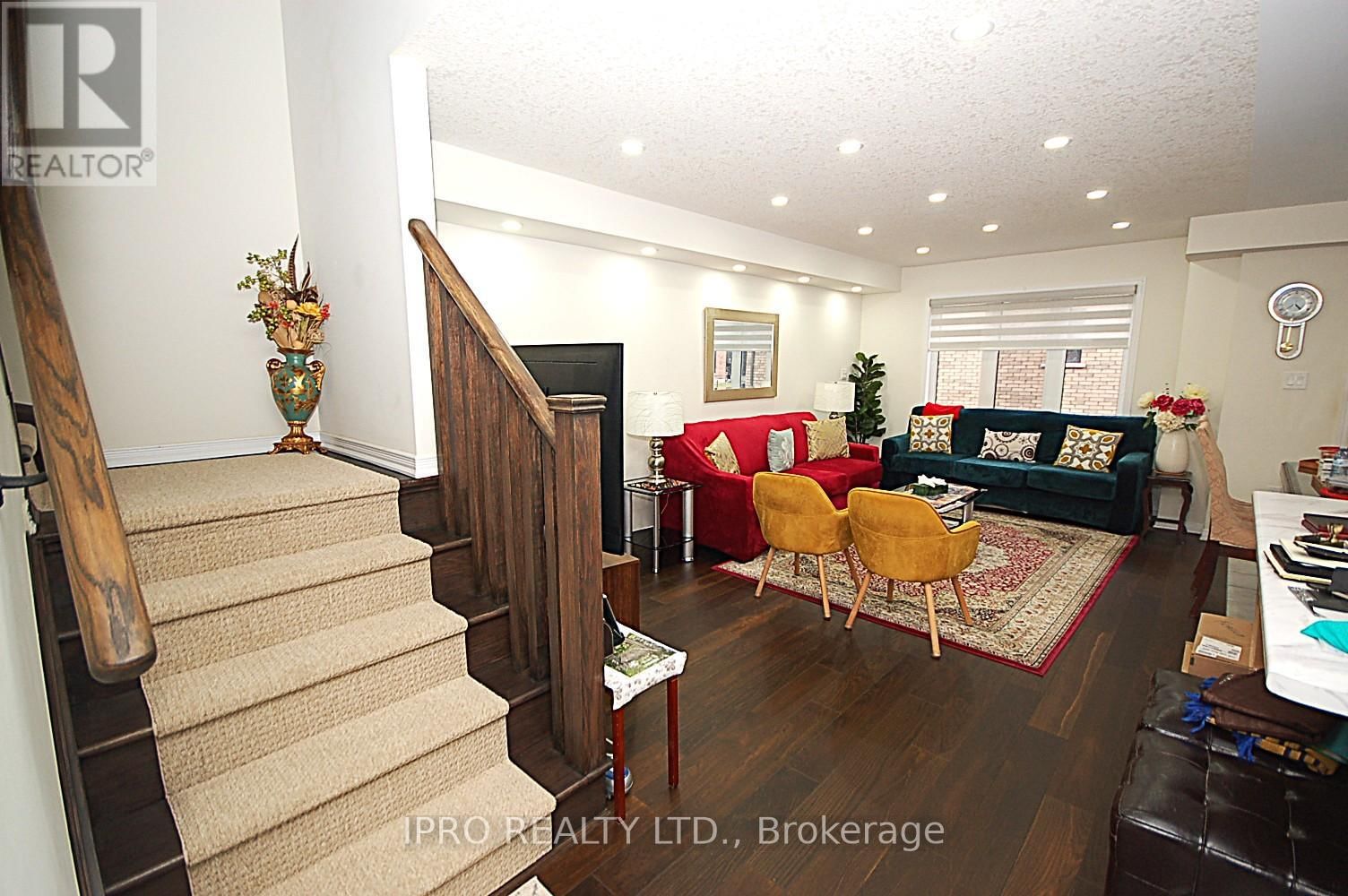 174 MACLACHLAN AVENUE Image 12