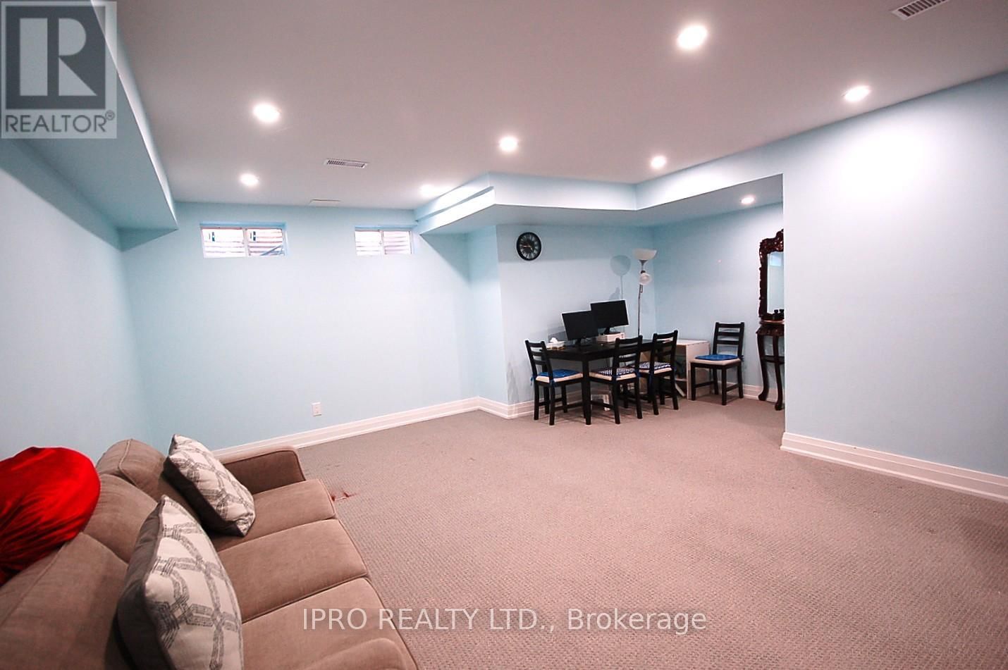 174 MACLACHLAN AVENUE Image 21