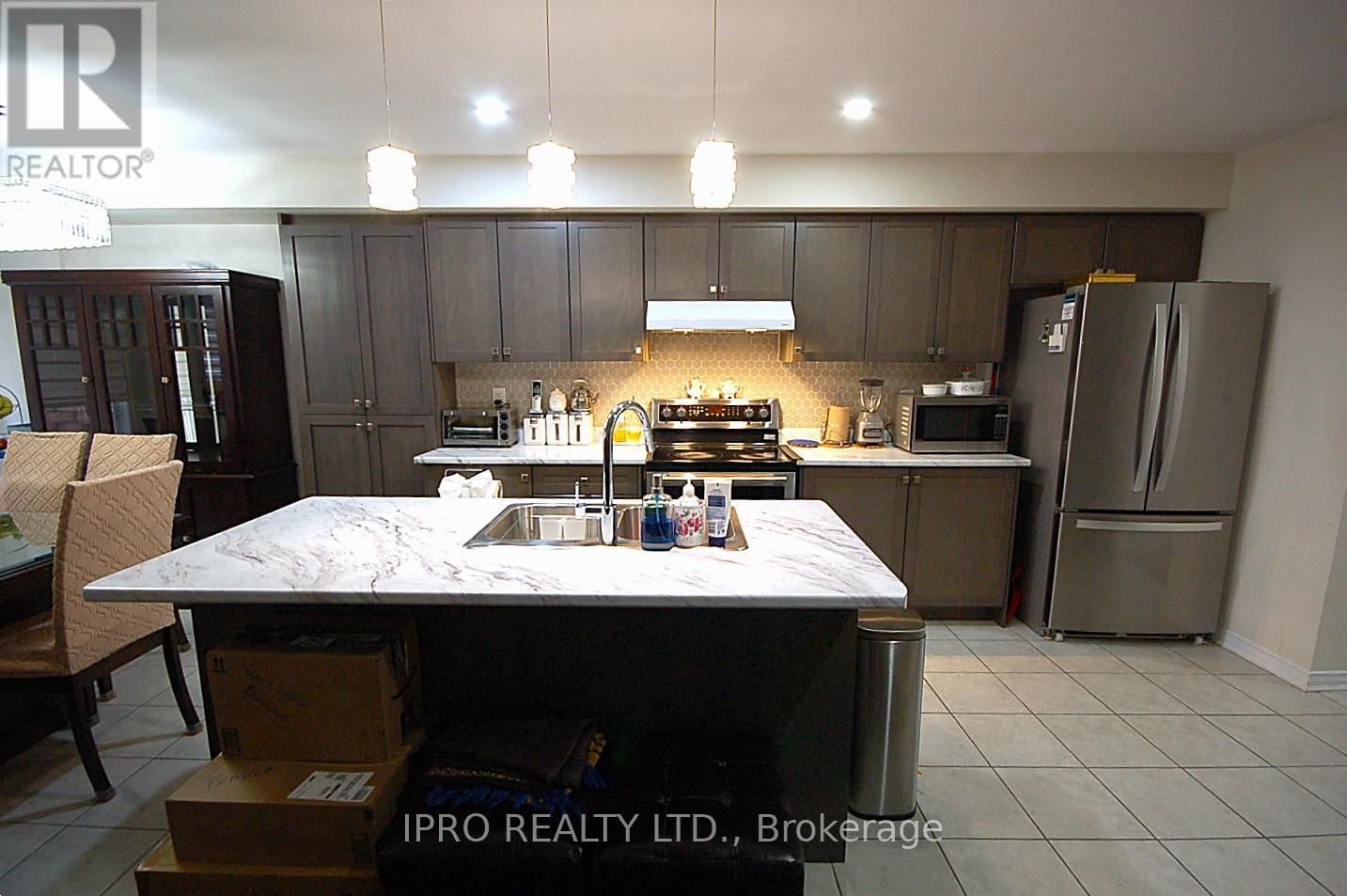 174 MACLACHLAN AVENUE Image 8