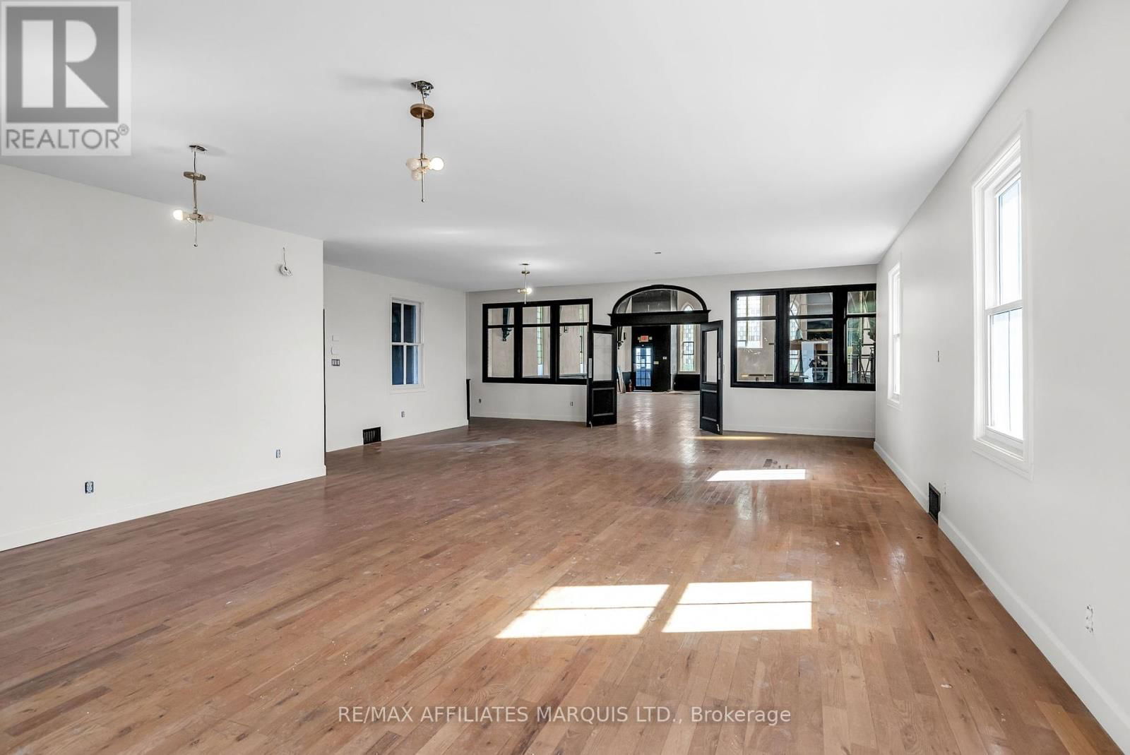 130 SYDNEY STREET Image 11