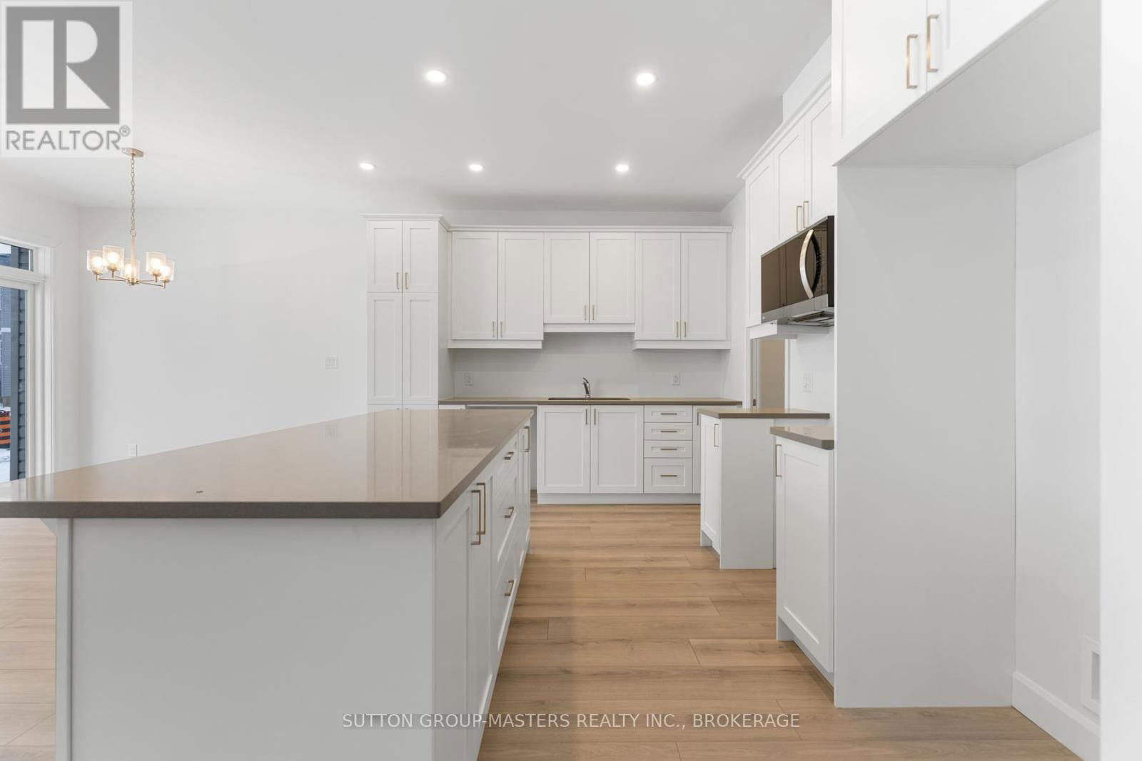 203 SUPERIOR DRIVE Image 11