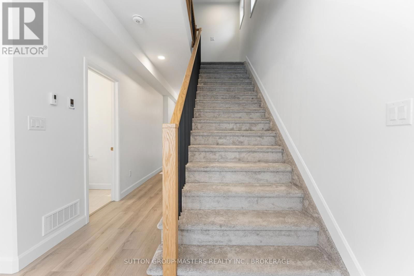 203 SUPERIOR DRIVE Image 14