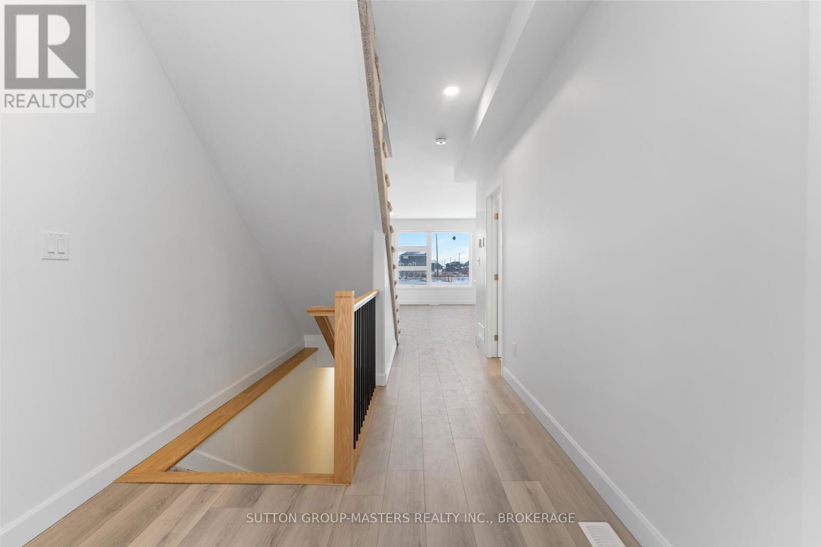 203 SUPERIOR DRIVE Image 2