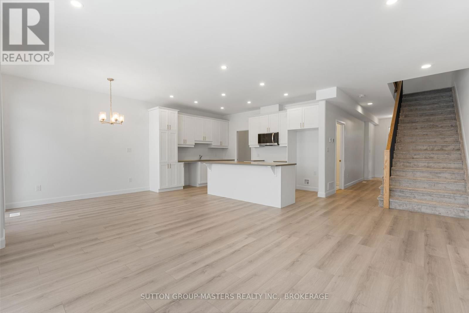 203 SUPERIOR DRIVE Image 7