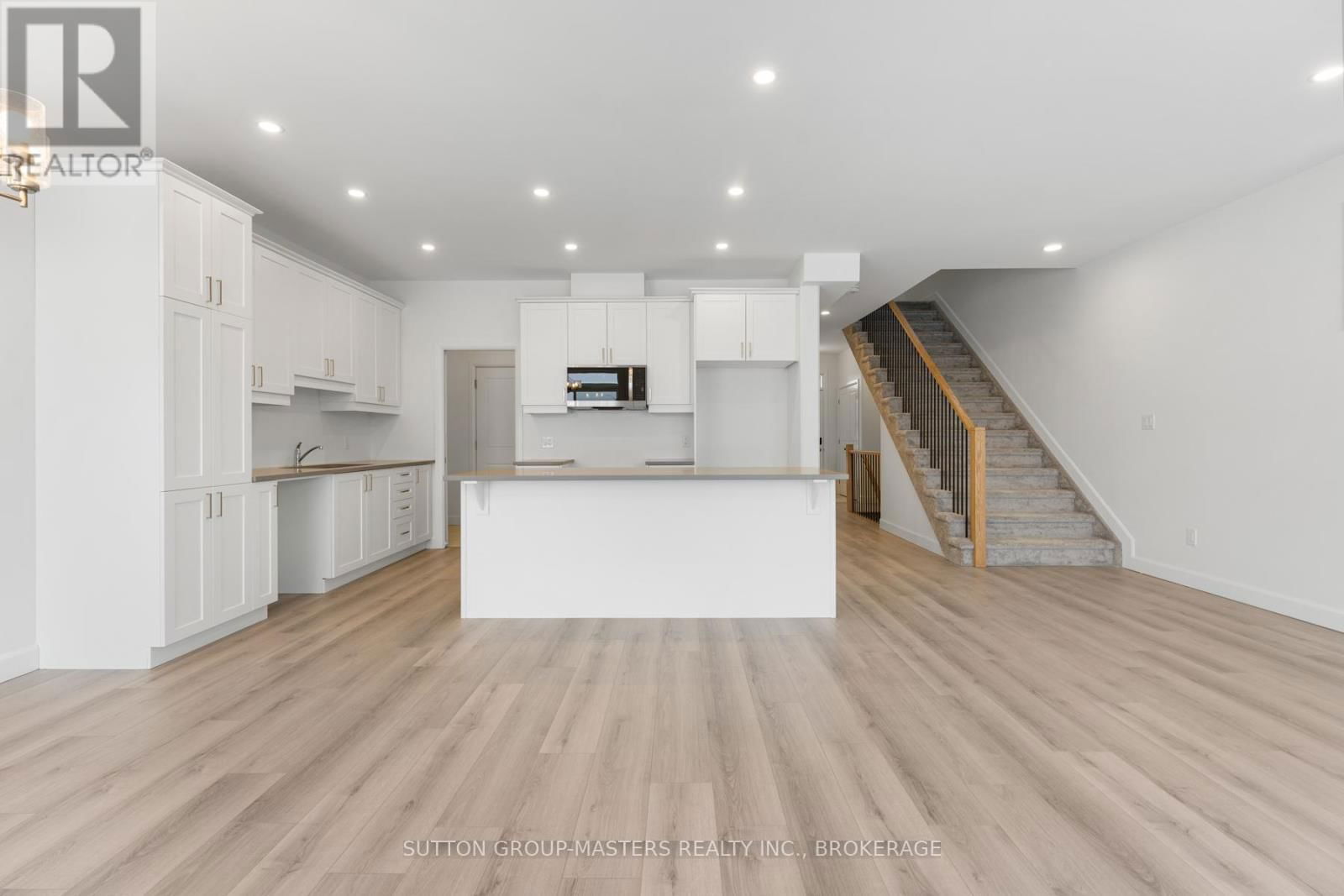 203 SUPERIOR DRIVE Image 8