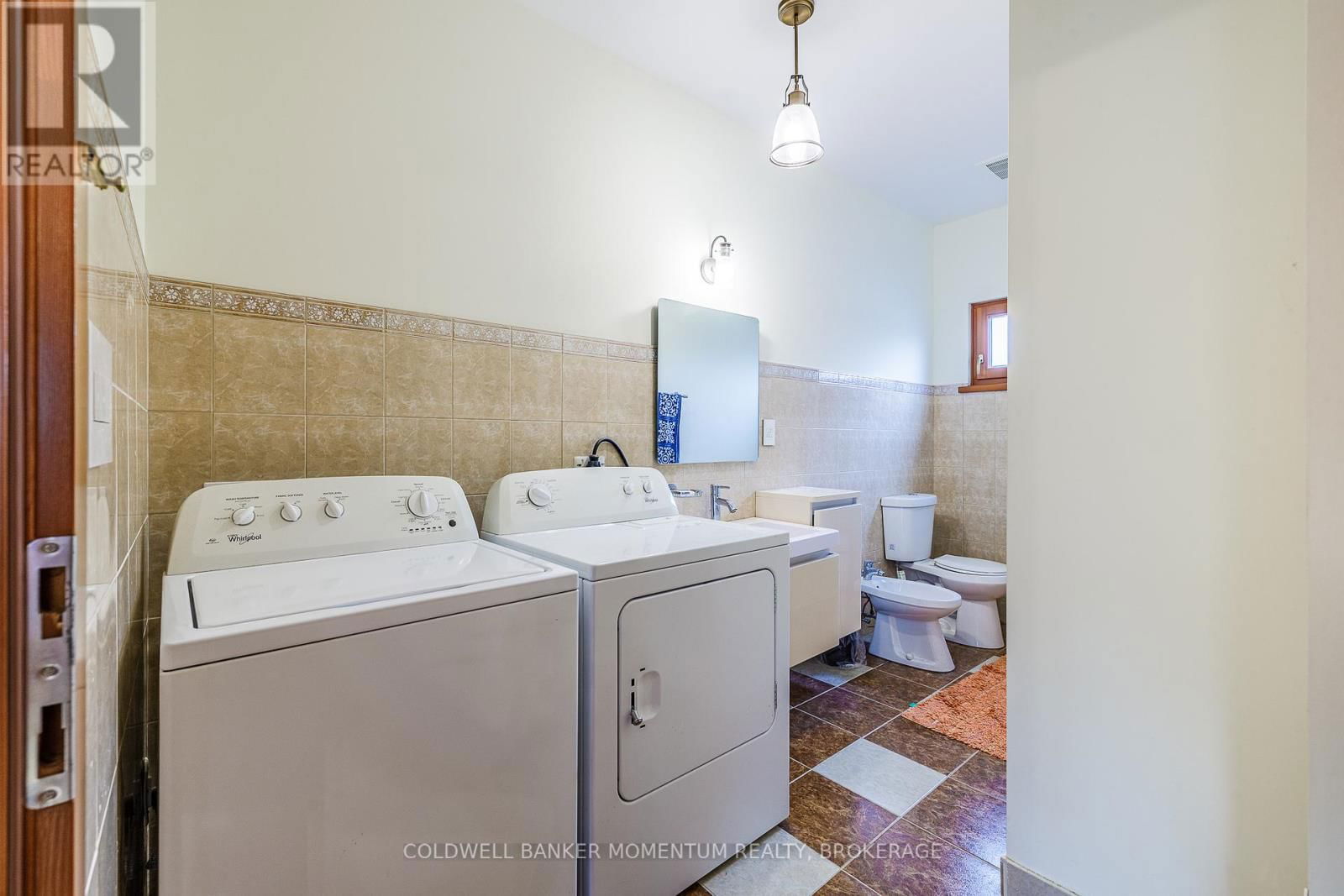 340 OXFORD AVENUE Image 17
