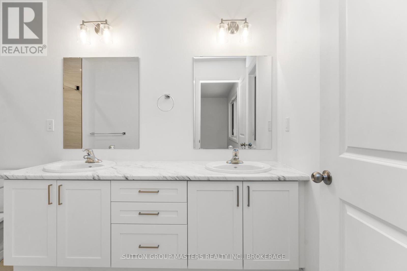 220 DR RICHARD JAMES CRESCENT Image 30