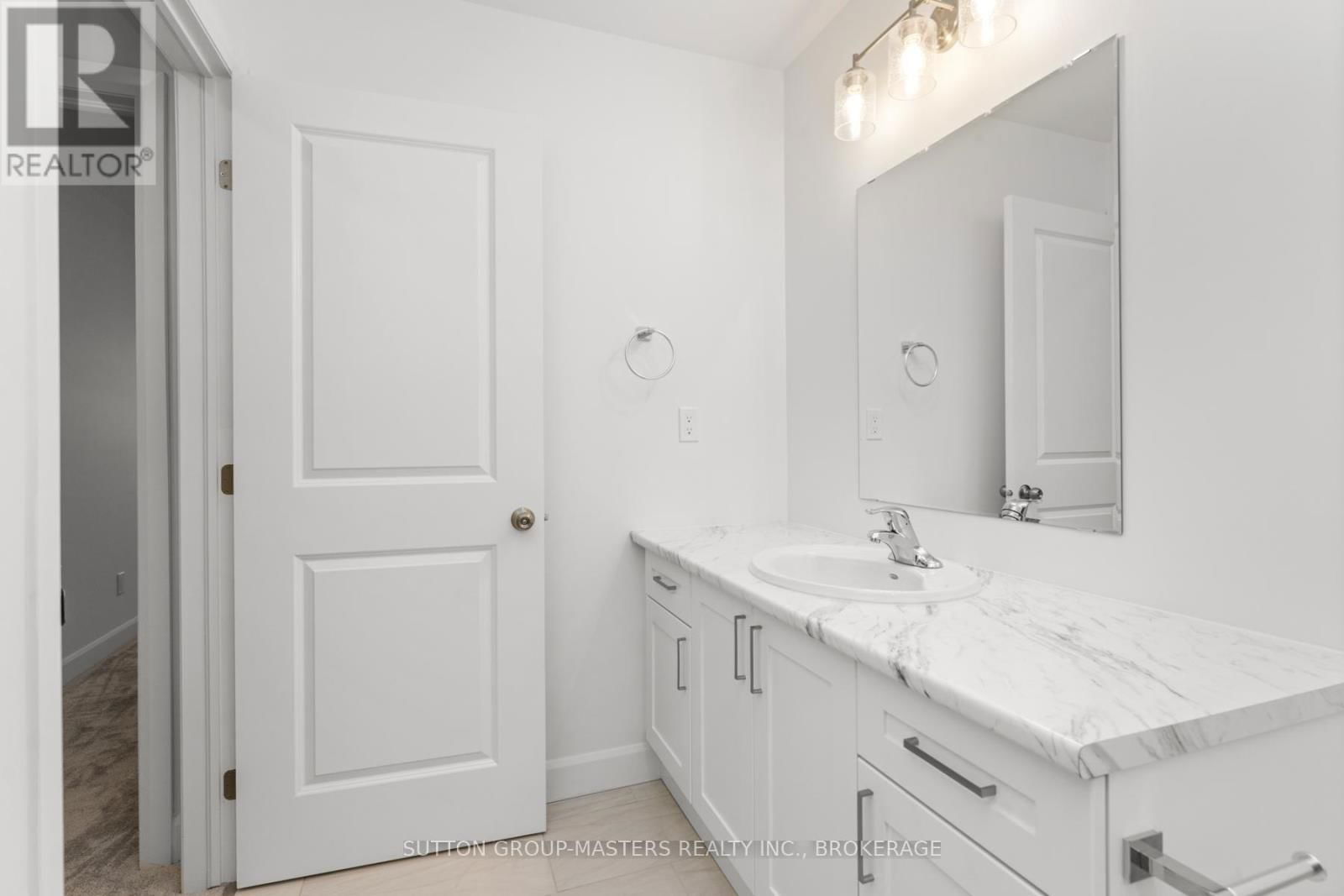 220 DR RICHARD JAMES CRESCENT Image 43