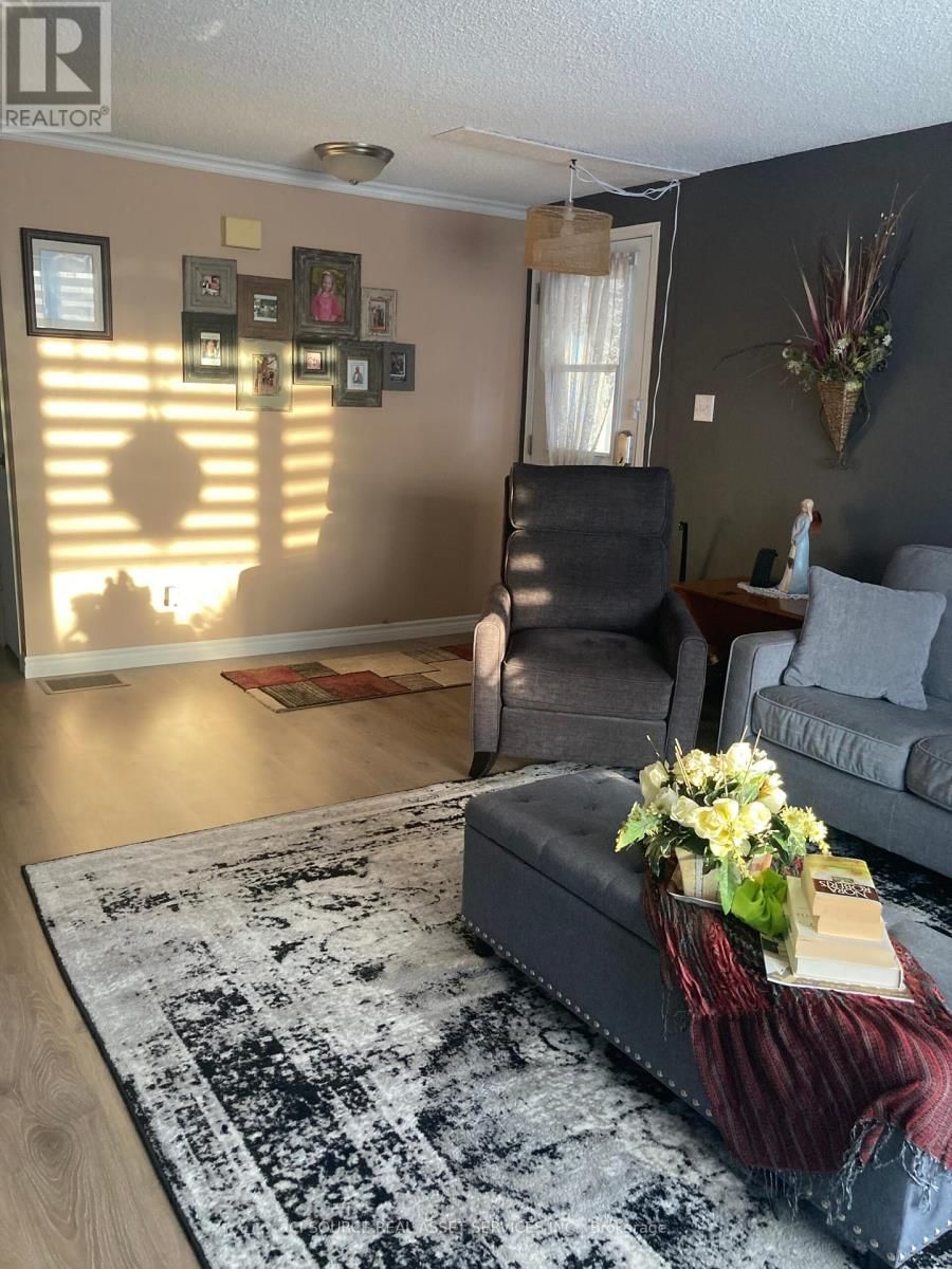 20 FAIRVIEW CRESCENT Image 11