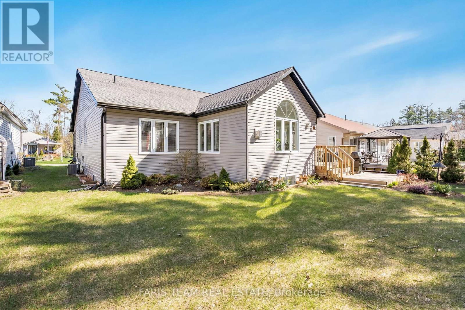 145 PINERIDGE GATE Image 32