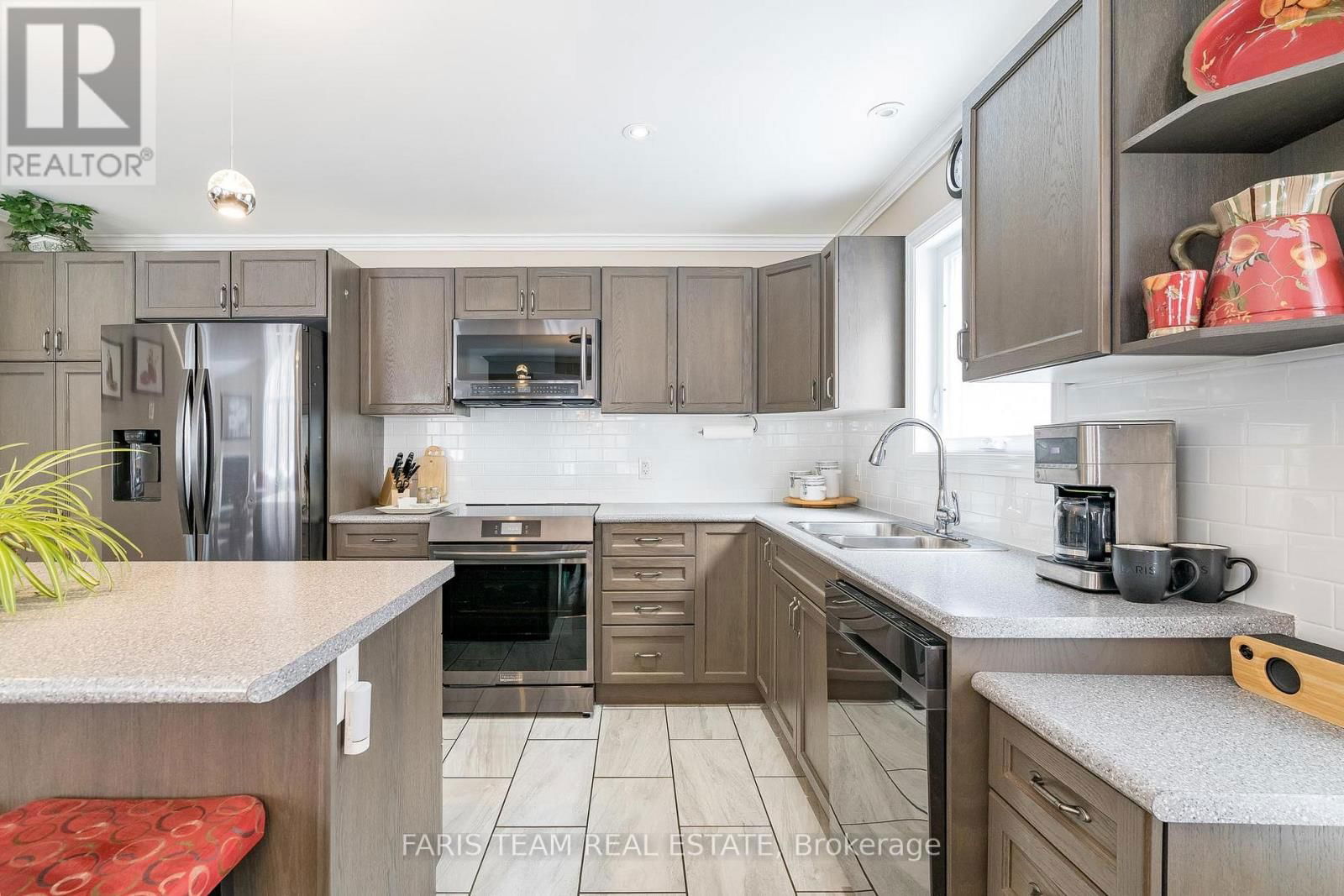 145 PINERIDGE GATE Image 6