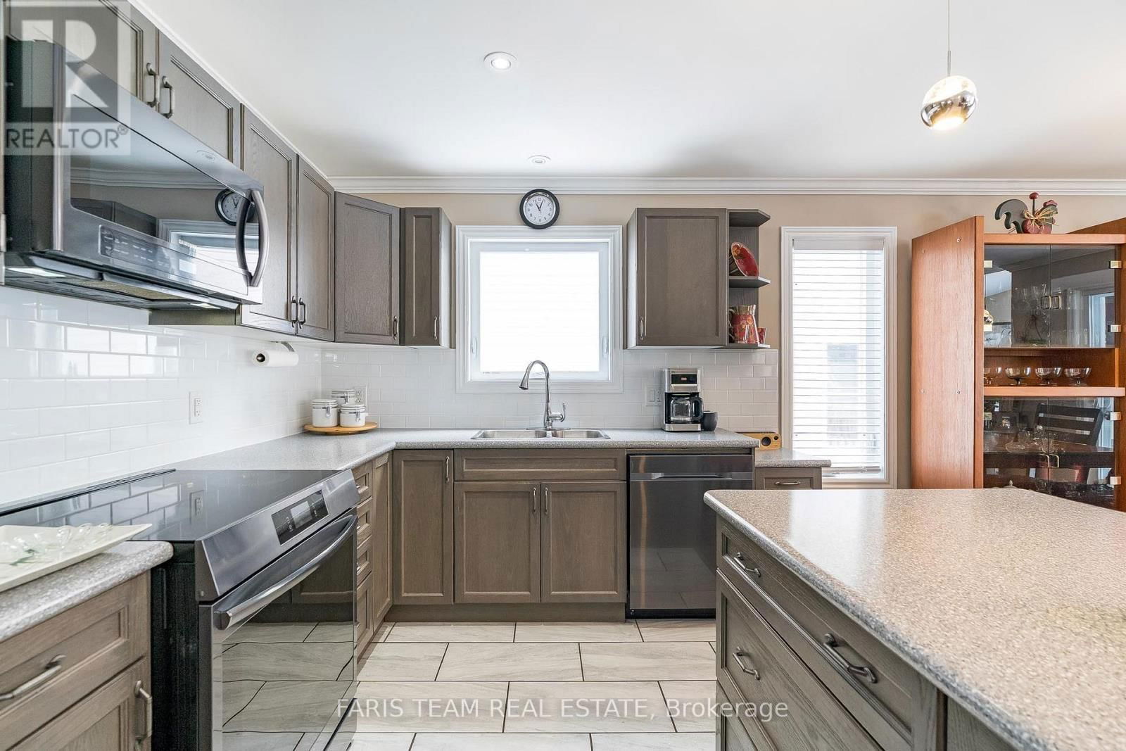 145 PINERIDGE GATE Image 7