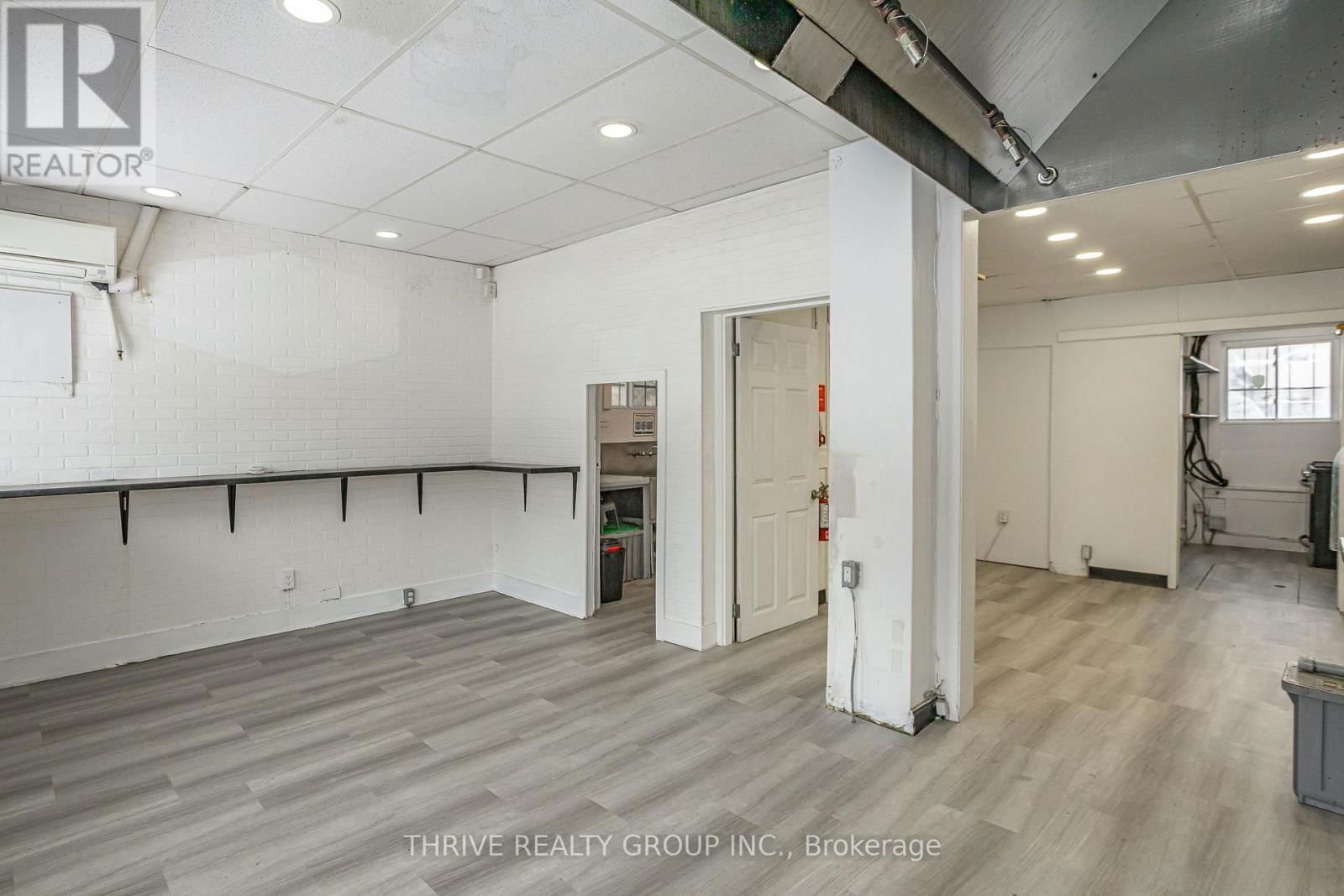 137 WELLINGTON STREET Image 10