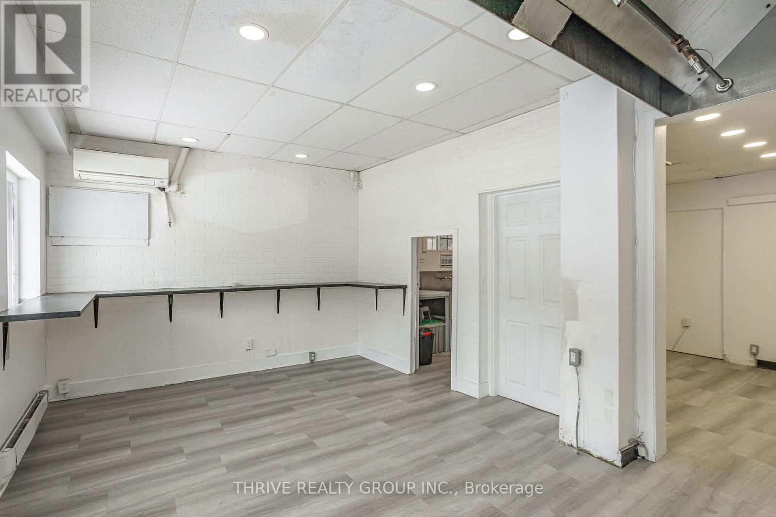 137 WELLINGTON STREET Image 13