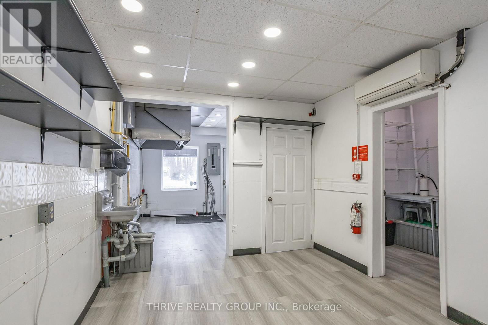 137 WELLINGTON STREET Image 15