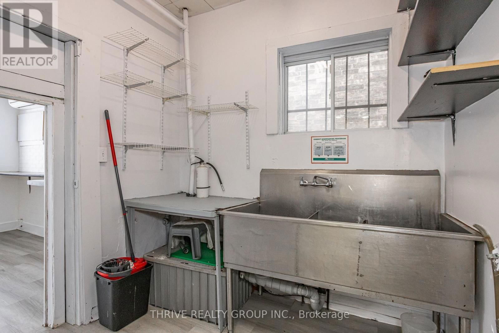 137 WELLINGTON STREET Image 17