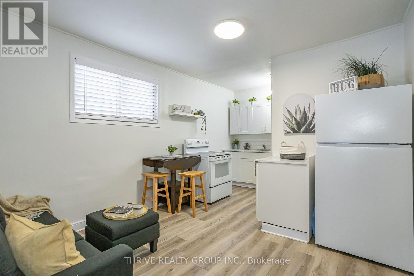 137 WELLINGTON STREET Image 21