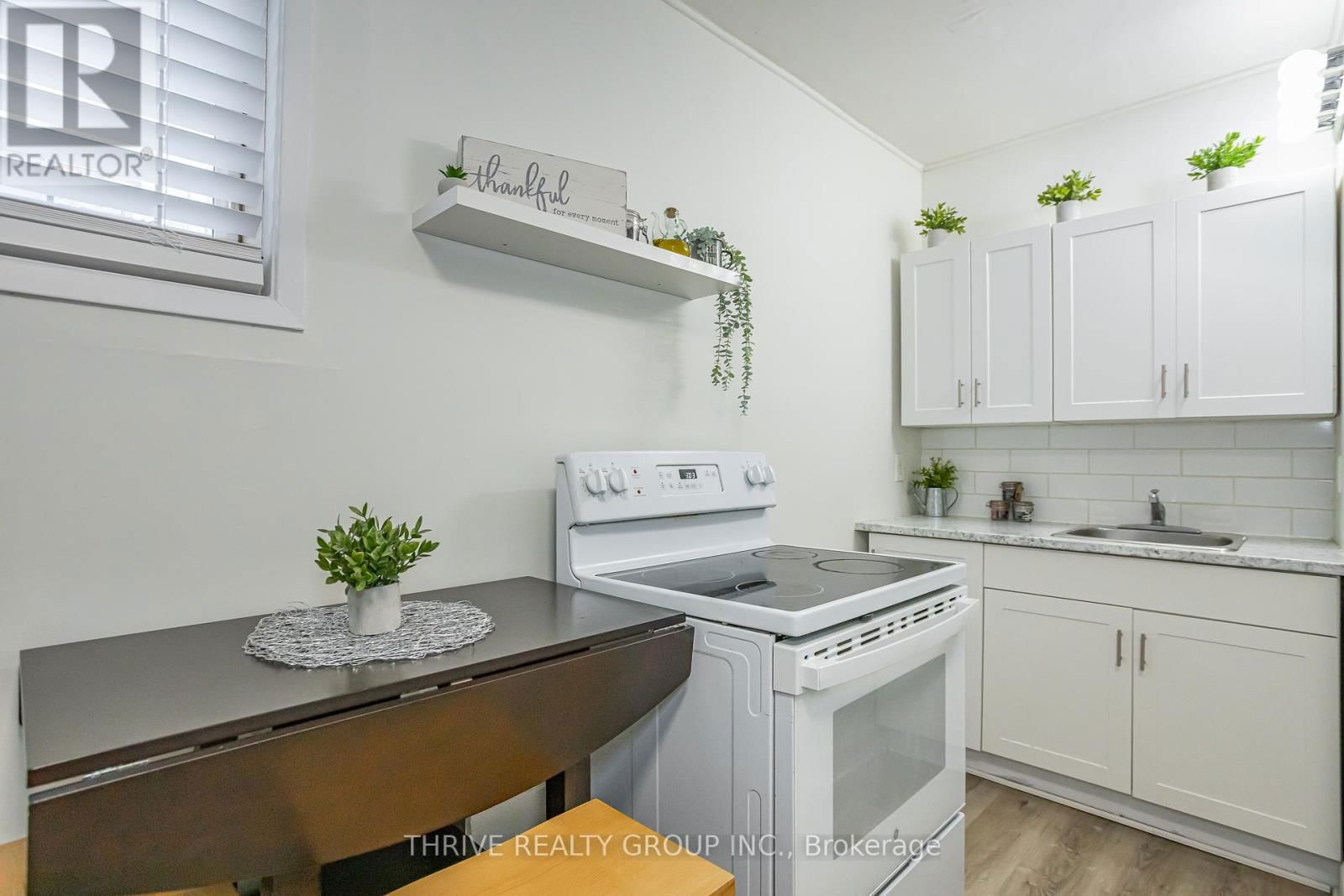 137 WELLINGTON STREET Image 28