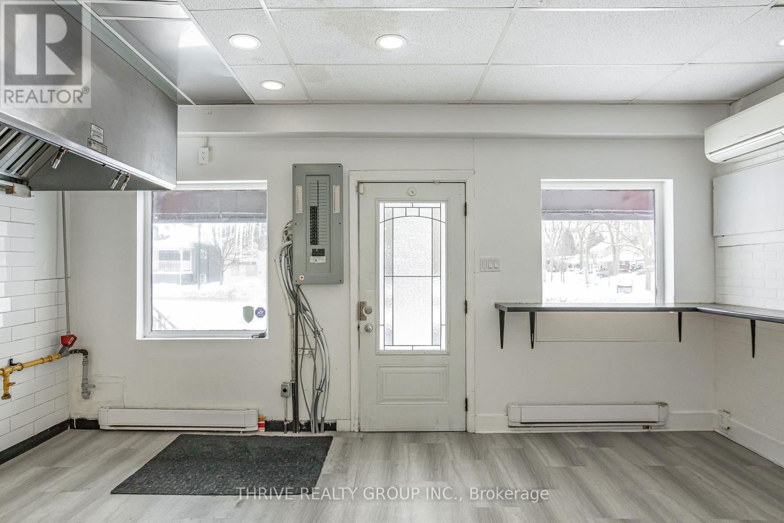 137 WELLINGTON STREET Image 4
