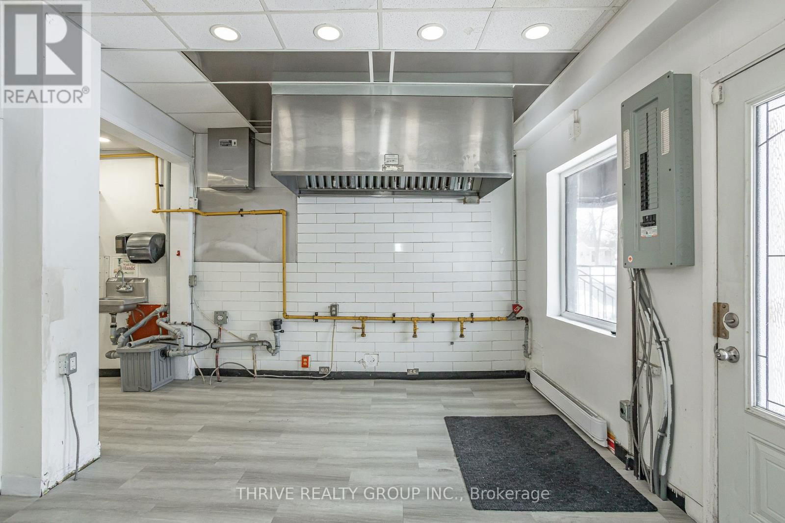 137 WELLINGTON STREET Image 6