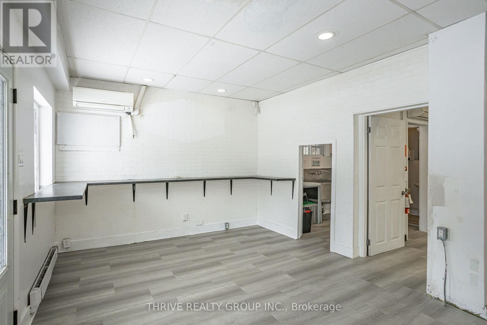 137 WELLINGTON STREET Image 9
