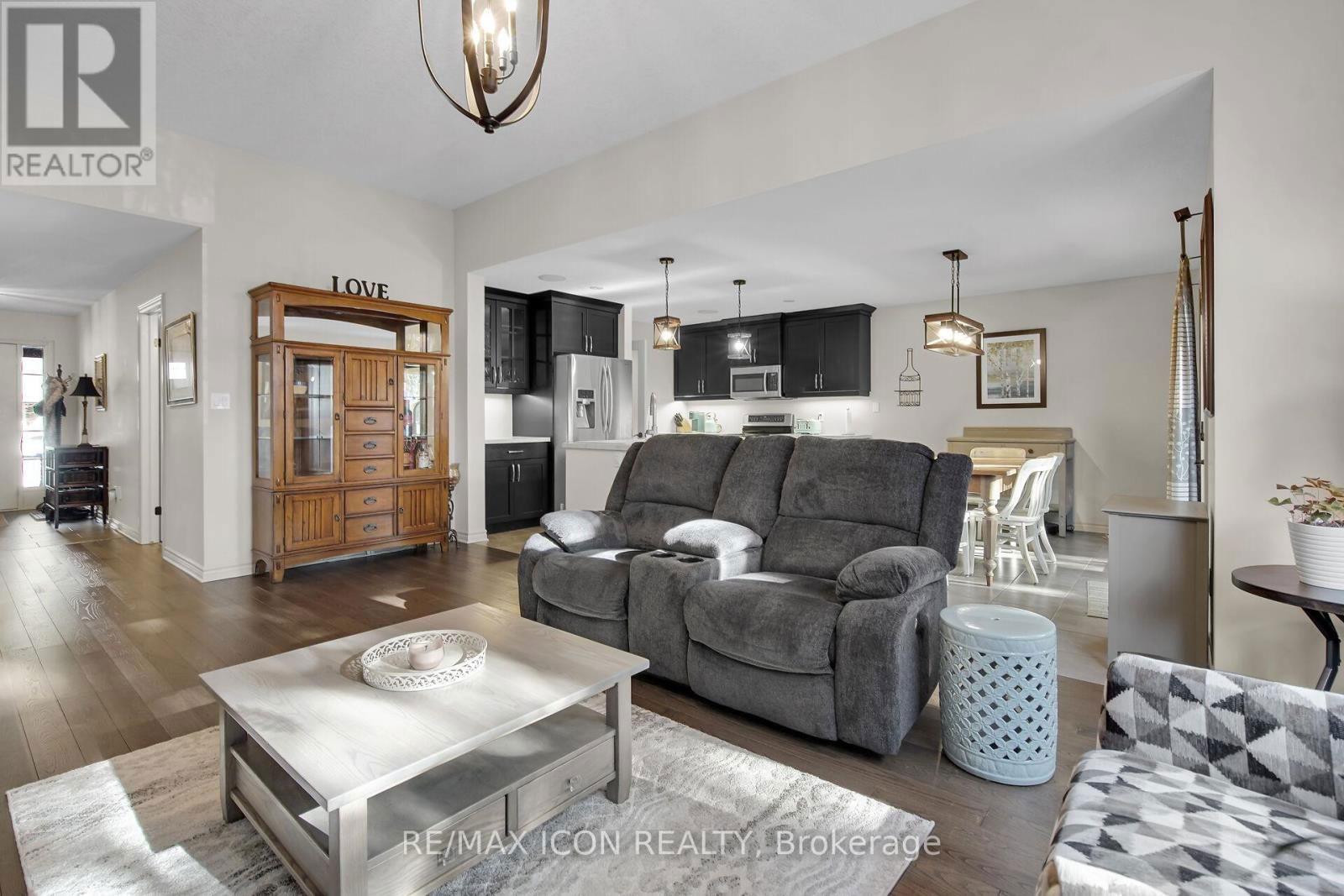 17 TANAGER PLACE Image 11
