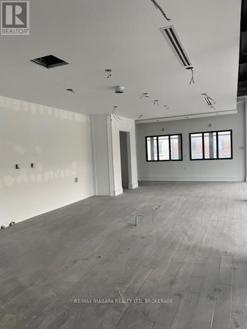 4461 QUEEN STREET Image 11