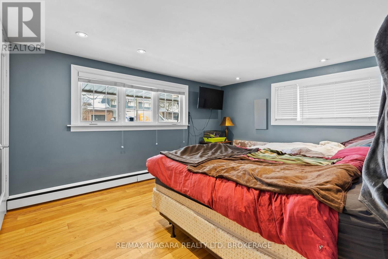 12 CEDAR STREET Image 18