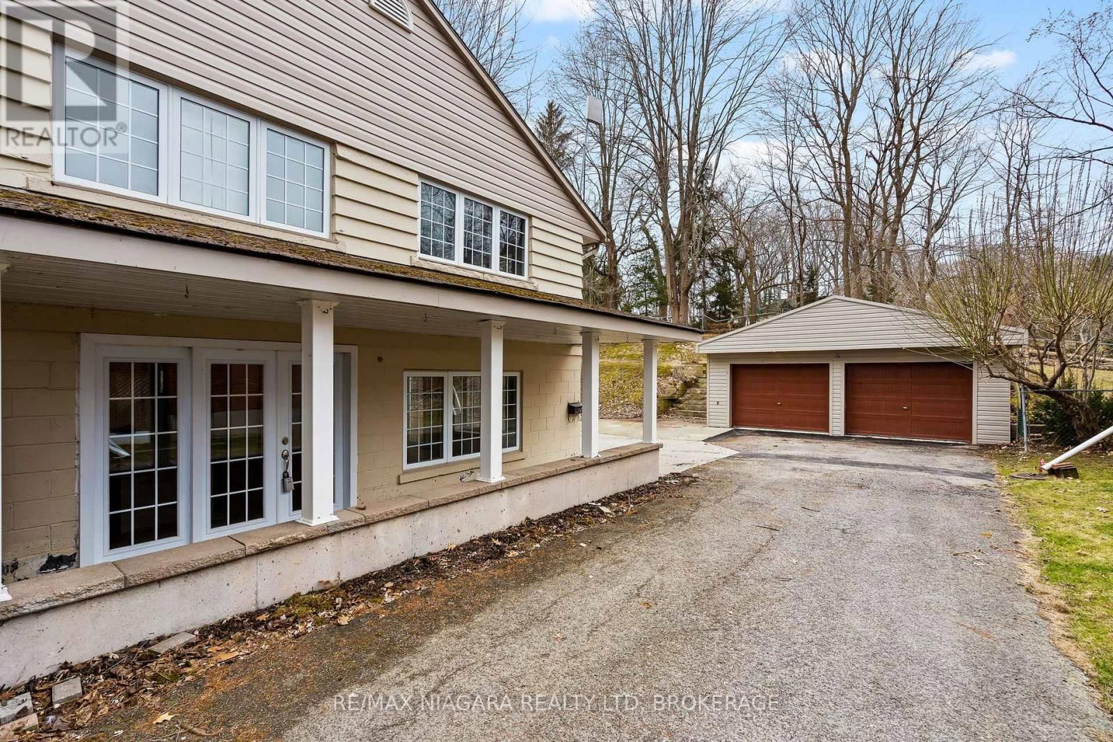 12 CEDAR STREET Image 29
