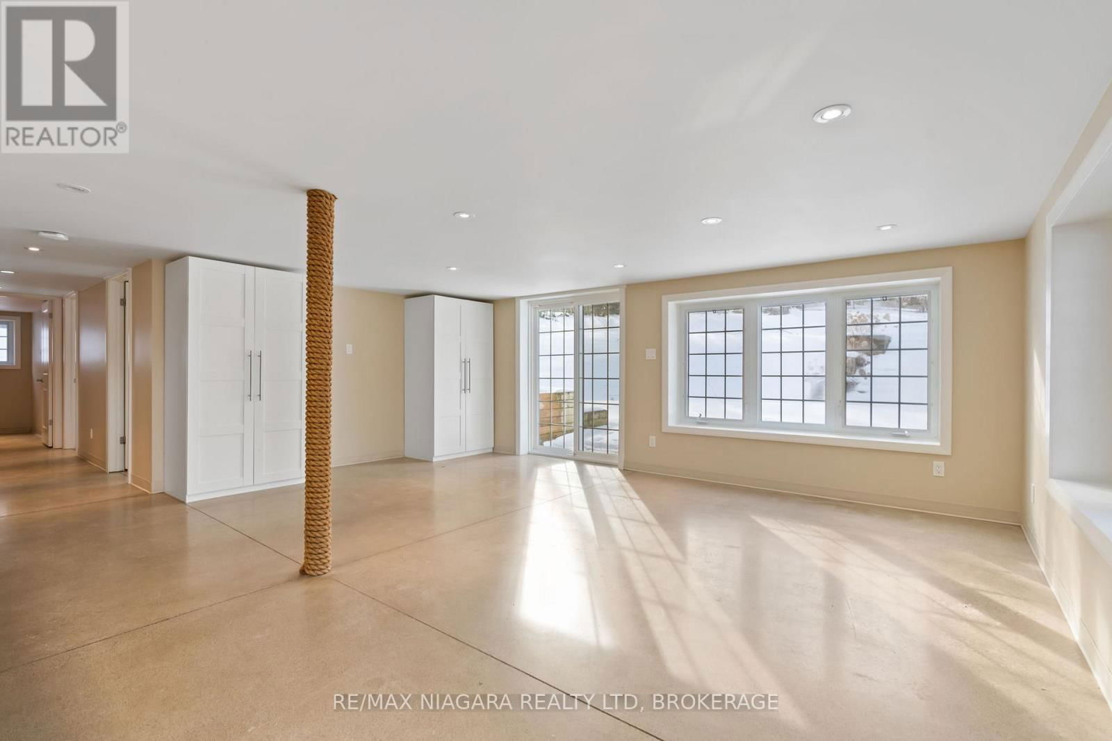 12 CEDAR STREET Image 30