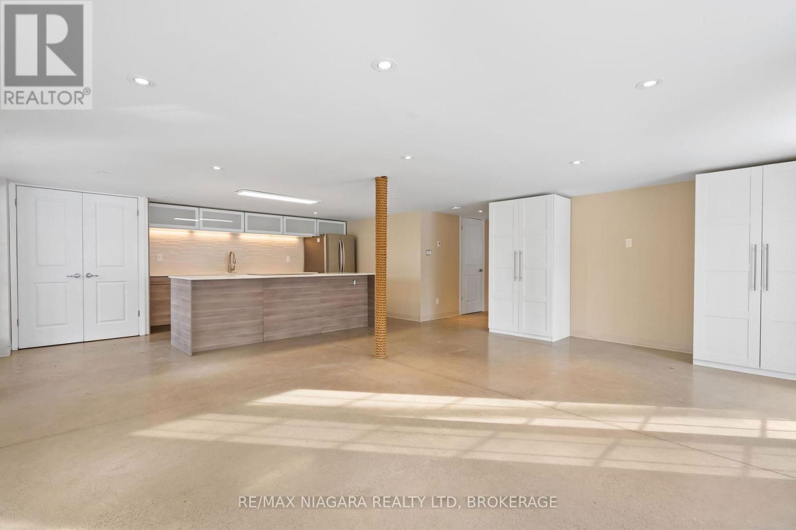 12 CEDAR STREET Image 31