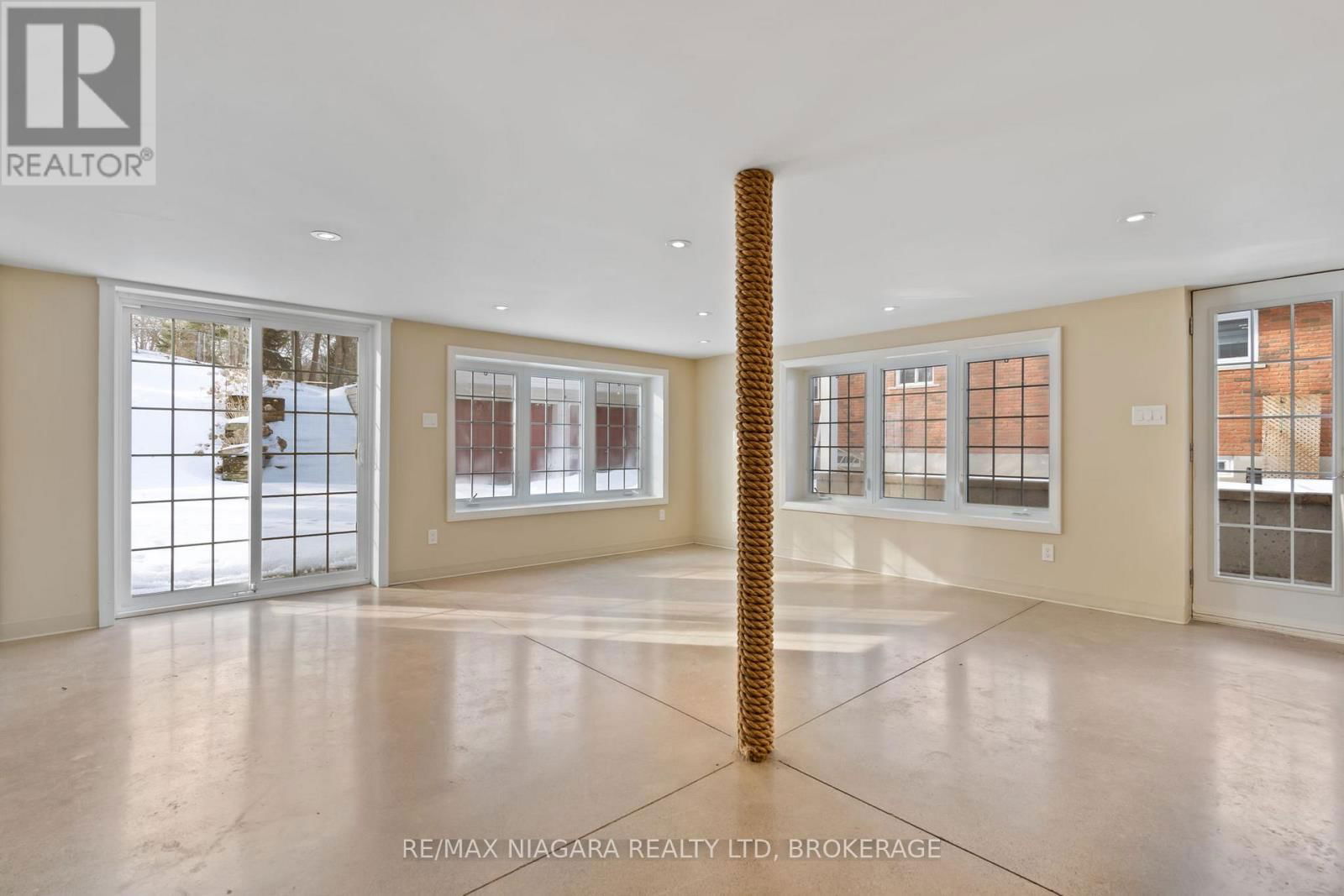12 CEDAR STREET Image 32