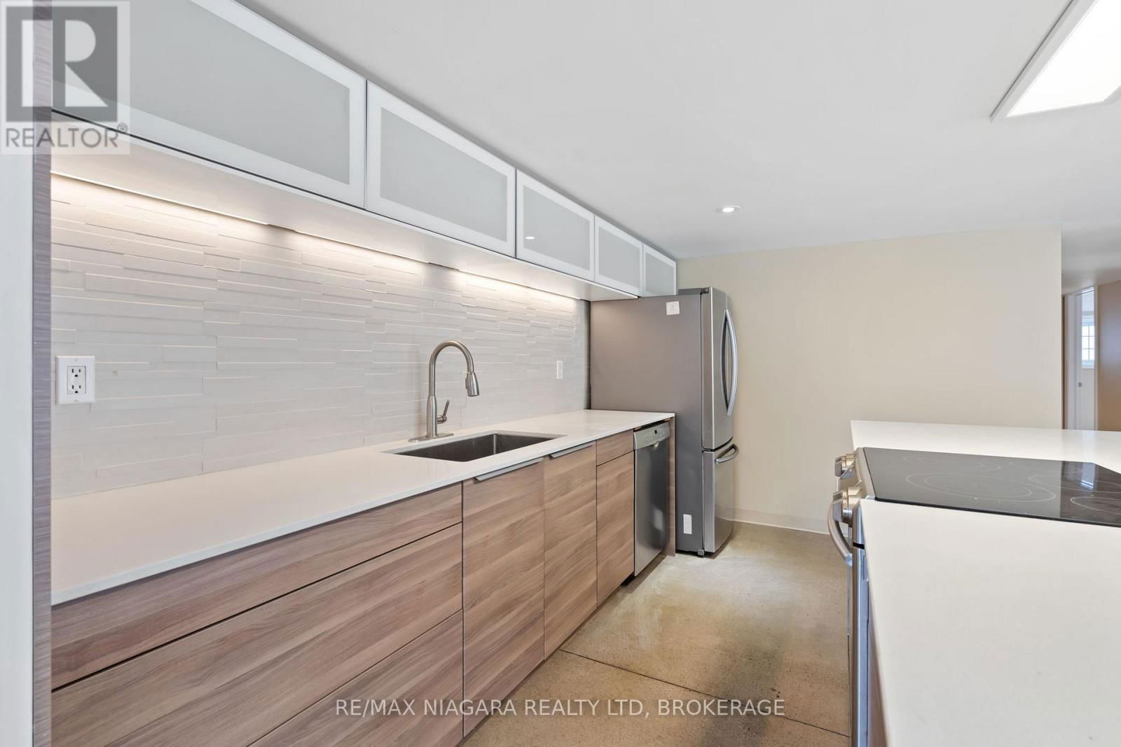 12 CEDAR STREET Image 35