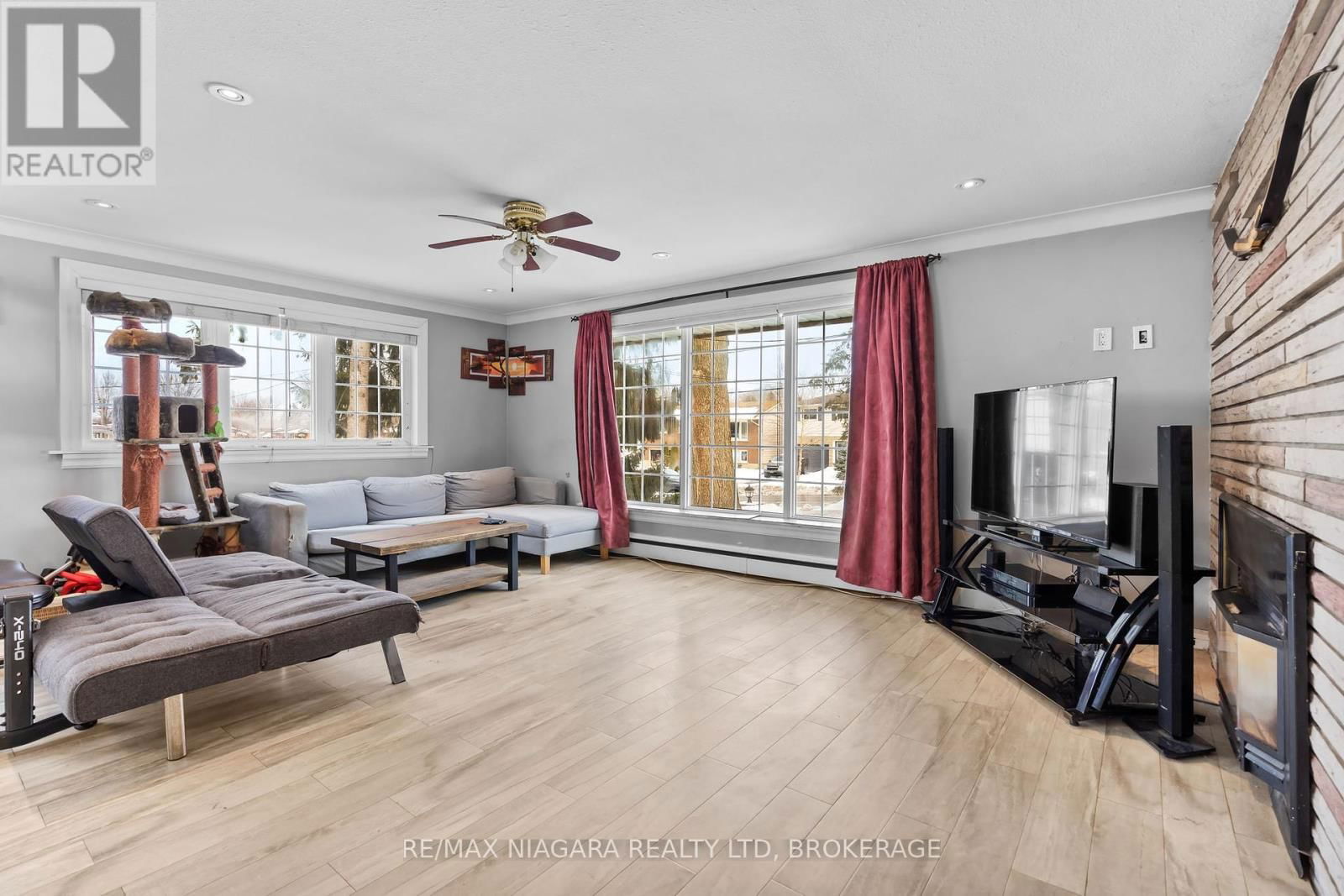 12 CEDAR STREET Image 17