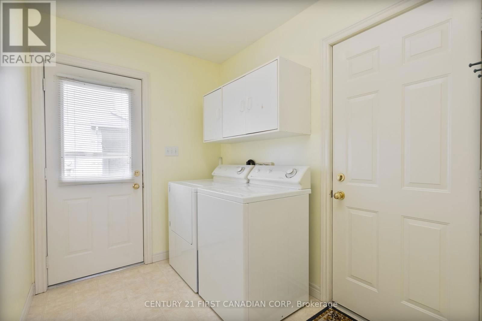 584 WELLINGTON STREET Image 13