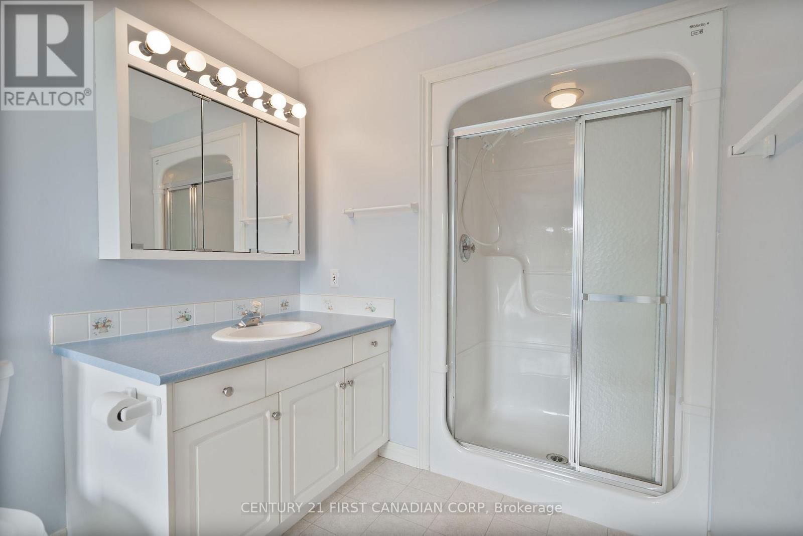 584 WELLINGTON STREET Image 17
