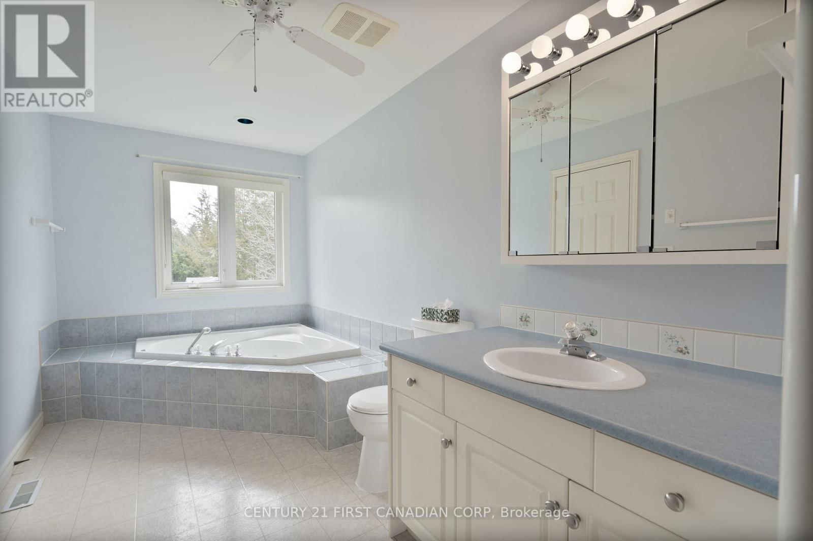 584 WELLINGTON STREET Image 19
