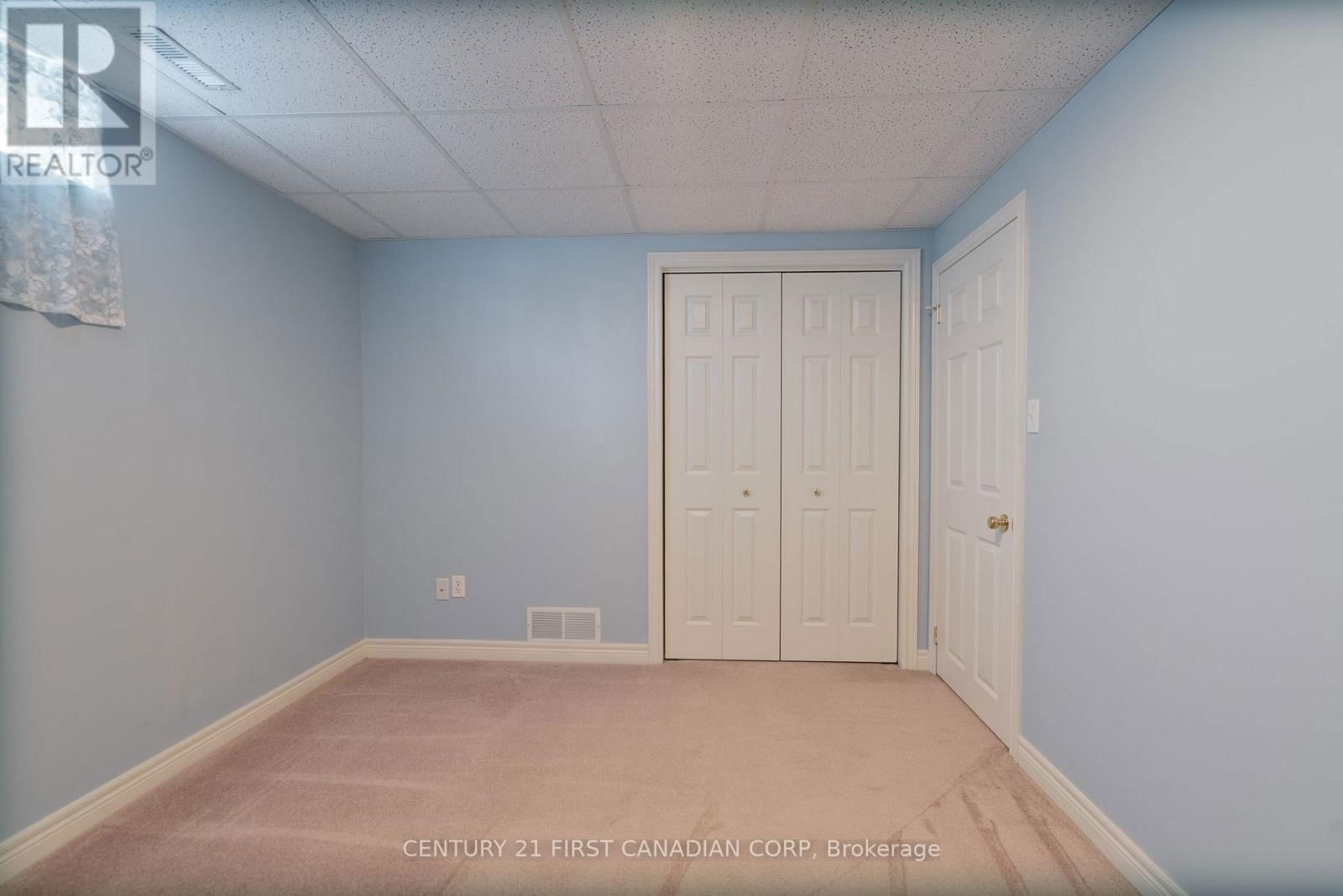 584 WELLINGTON STREET Image 23