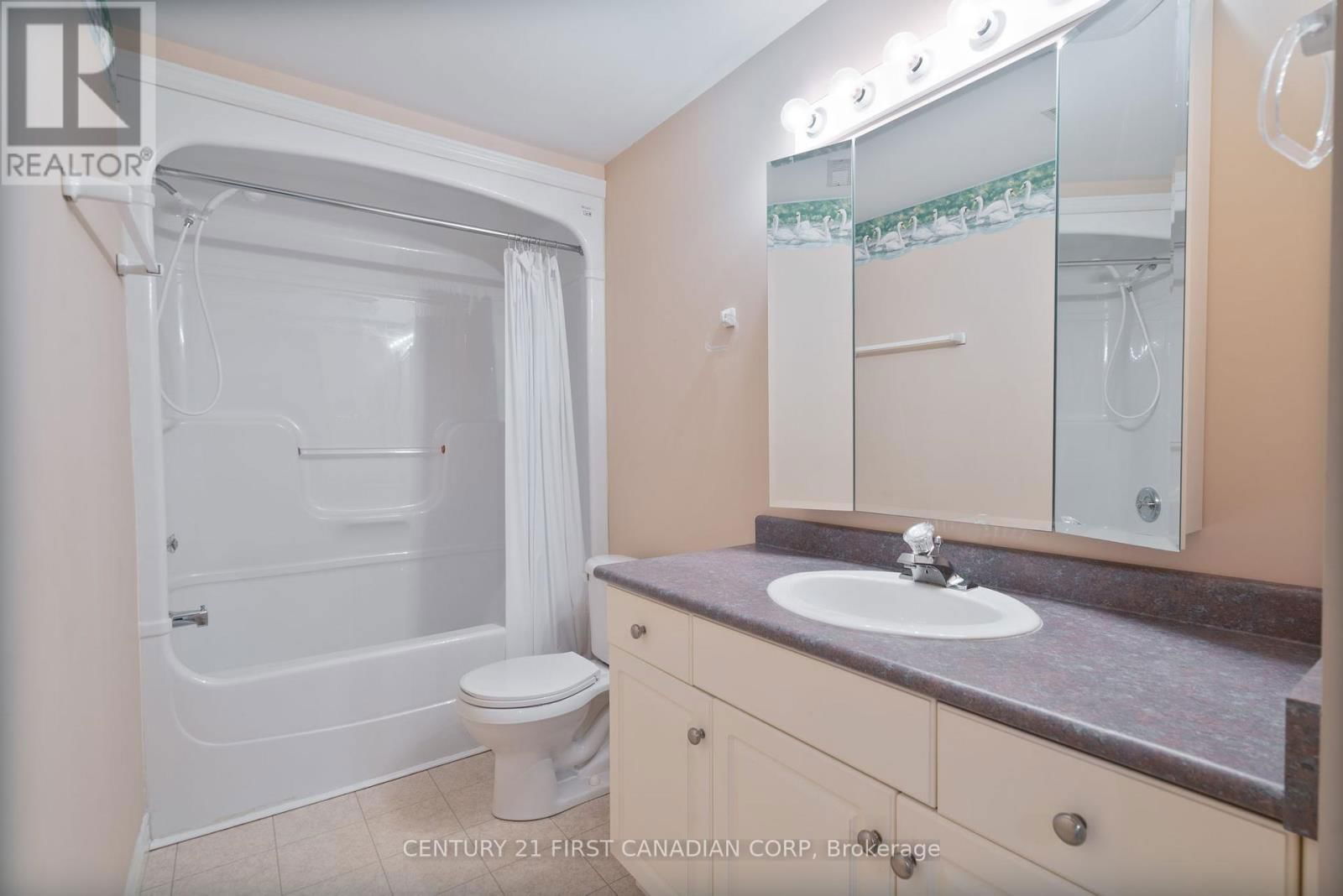 584 WELLINGTON STREET Image 24