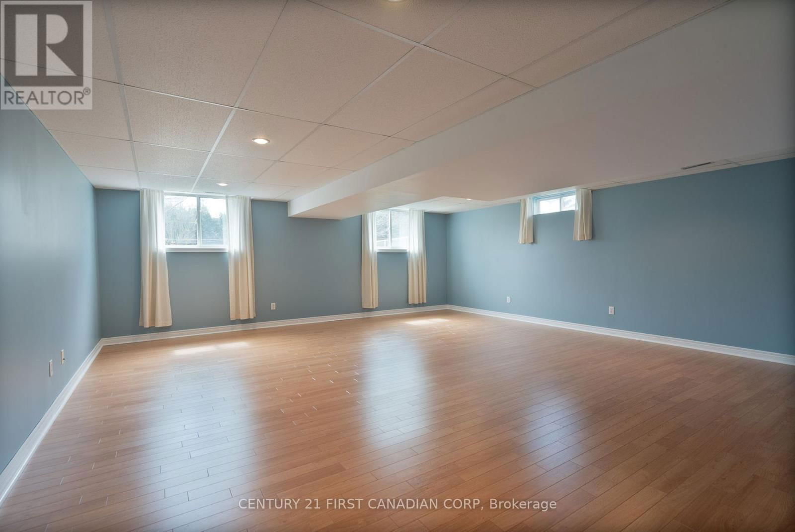 584 WELLINGTON STREET Image 26