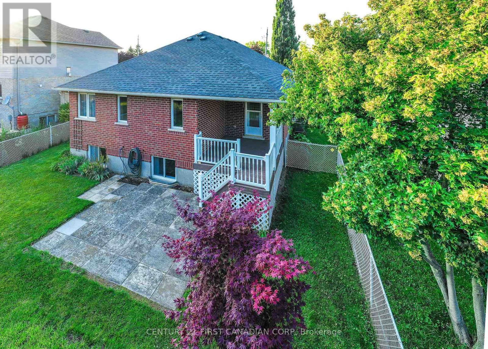 584 WELLINGTON STREET Image 29