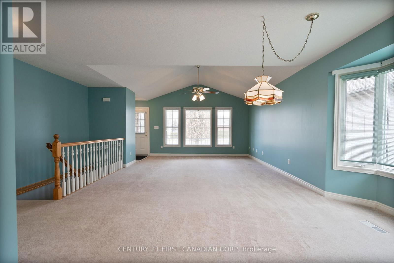 584 WELLINGTON STREET Image 8