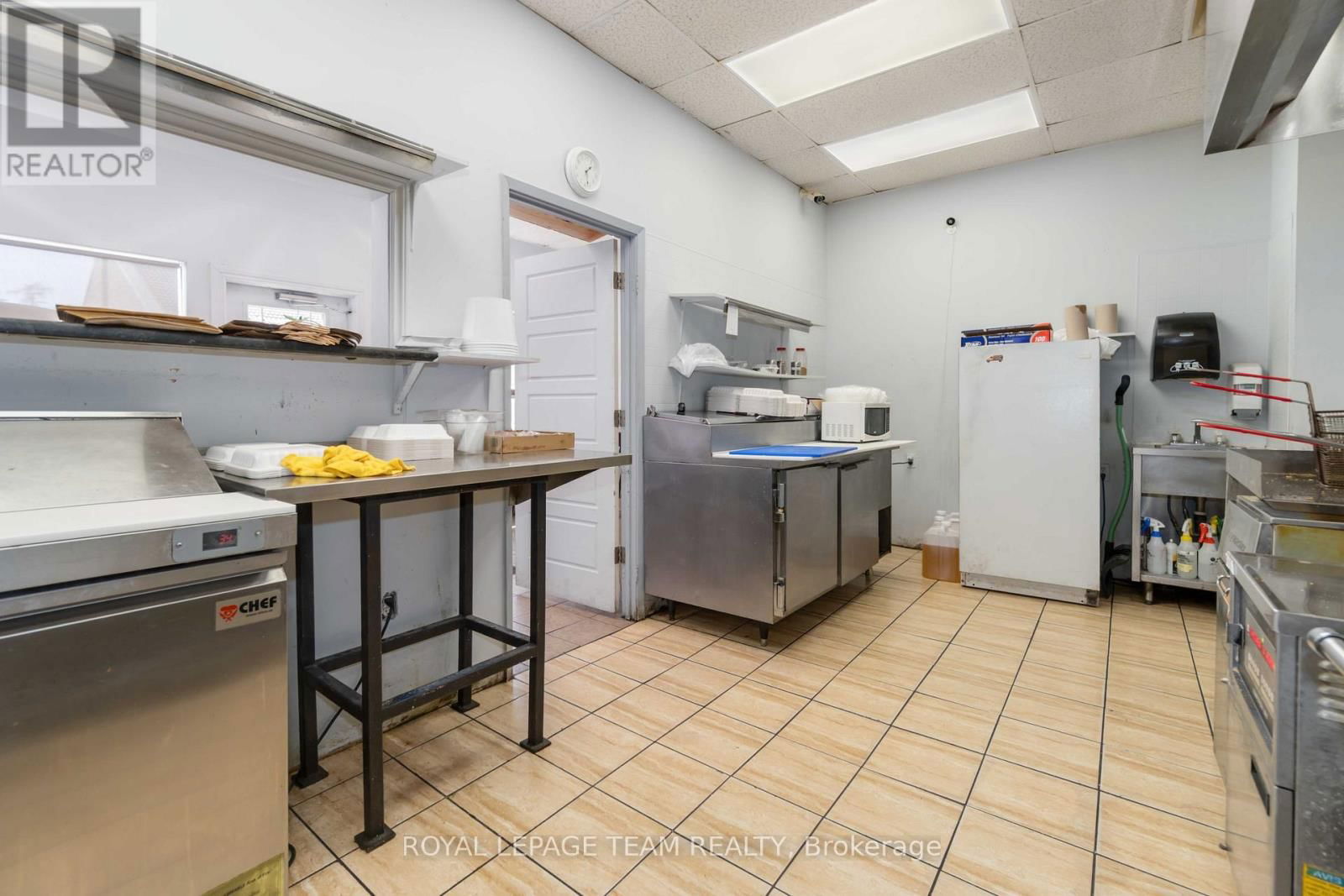 8 - 75 ELGIN STREET WEST Image 16