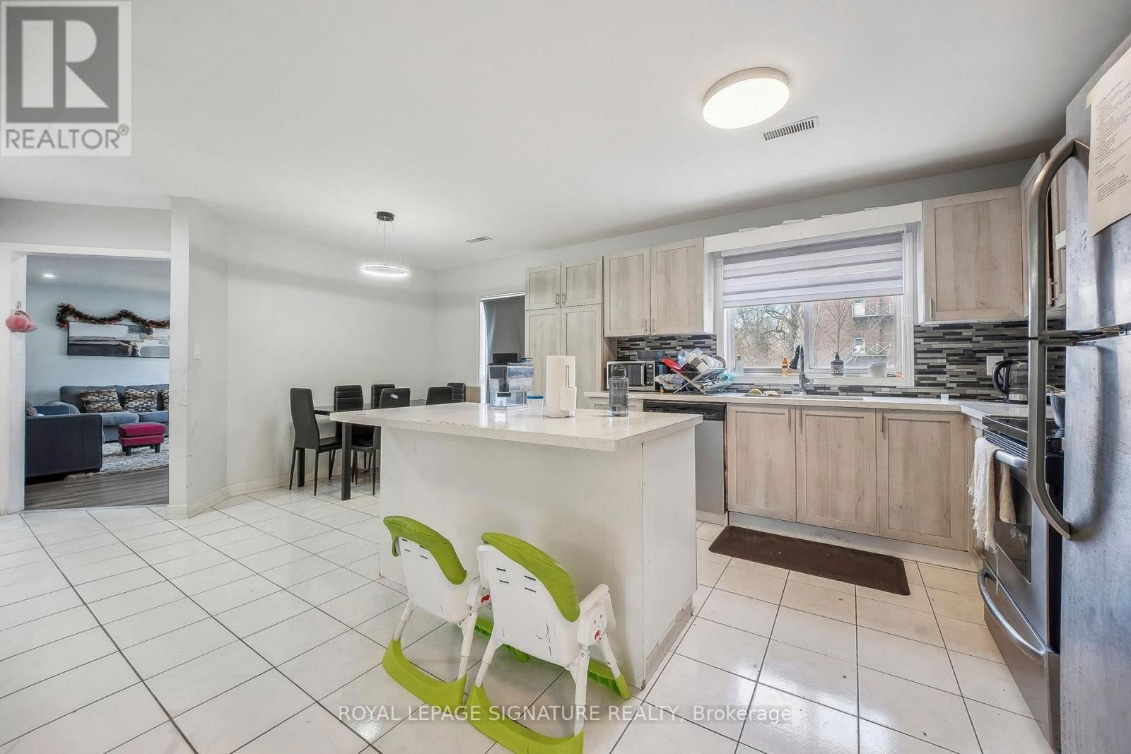 90 TISDALE STREET SOUTH Image 18