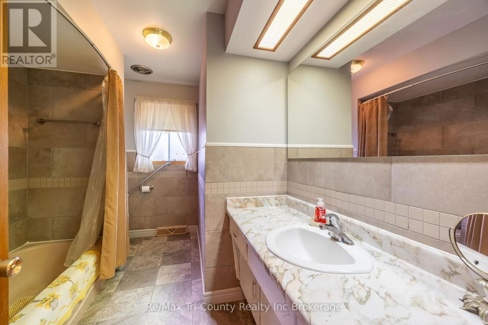 39 LISGAR AVENUE Image 19