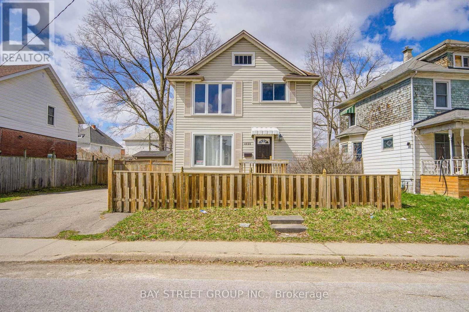 4554 RYERSON CRESCENT Image 1