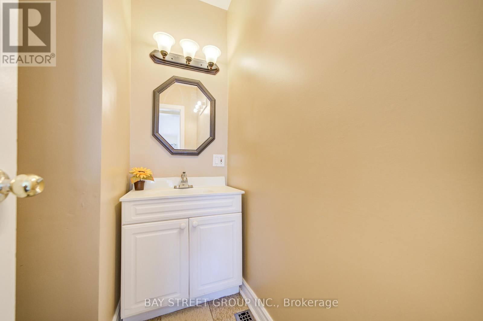 4554 RYERSON CRESCENT Image 17