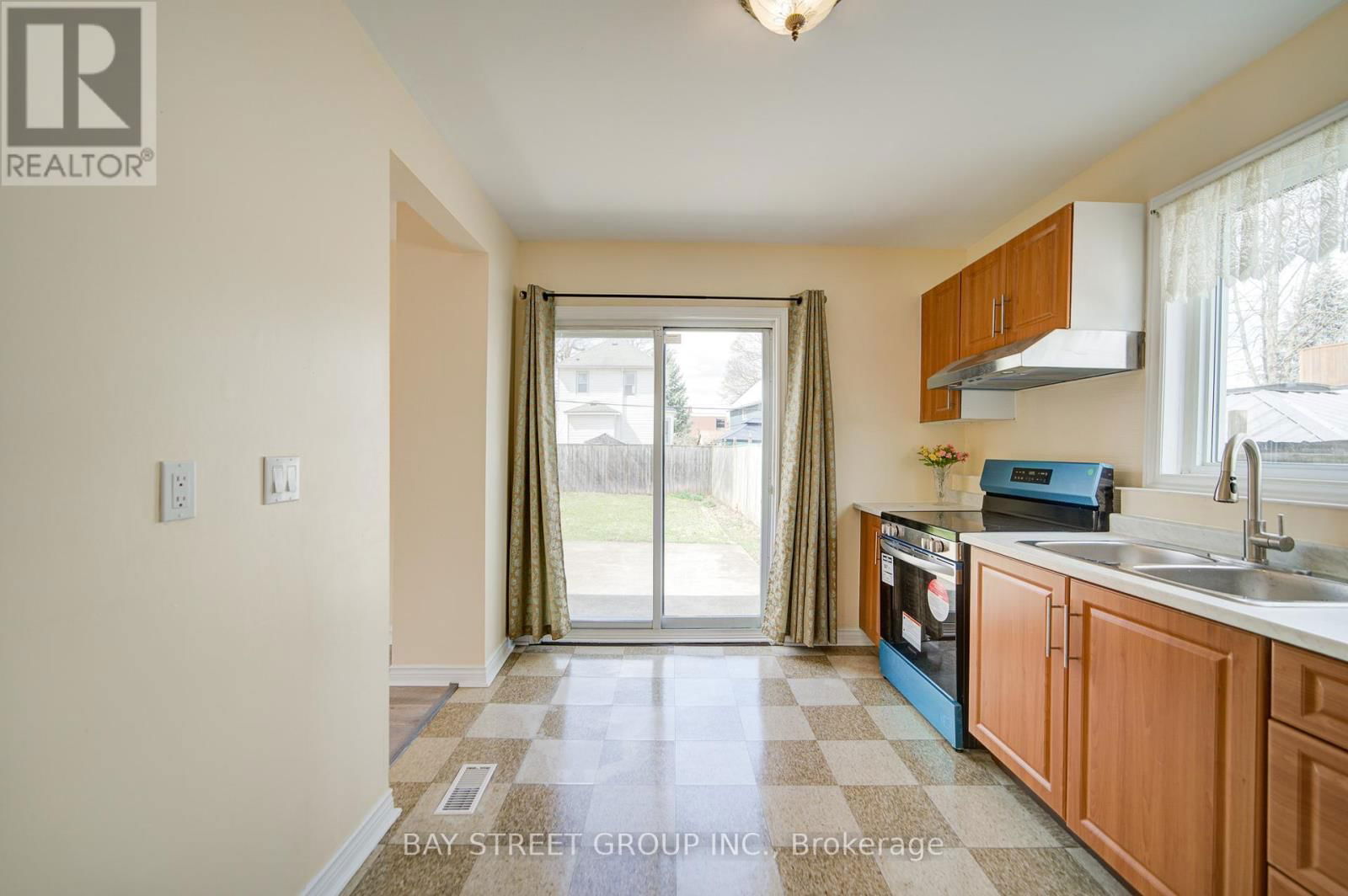 4554 RYERSON CRESCENT Image 20
